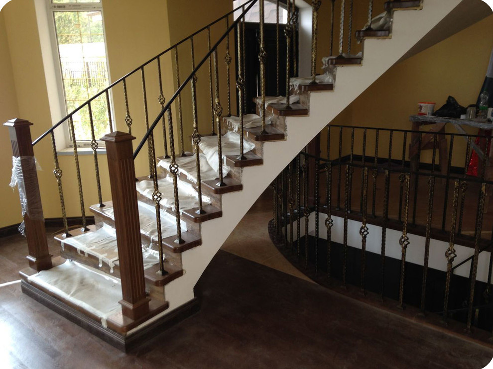 монолитная лестница в коттедже