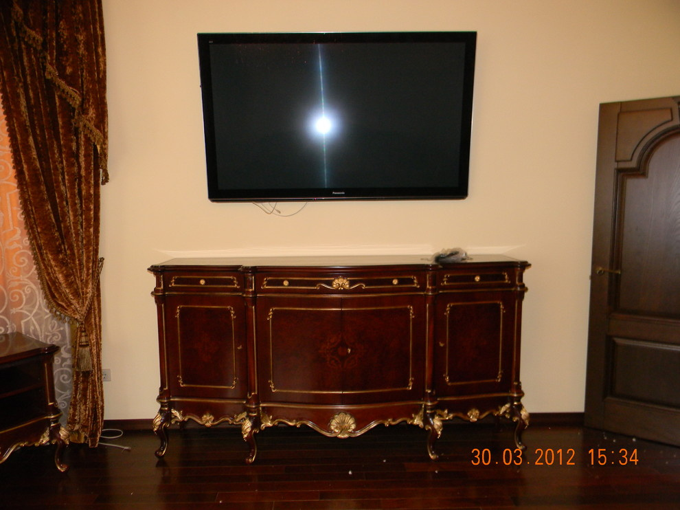 Классический интерьер и современная спальня для сына