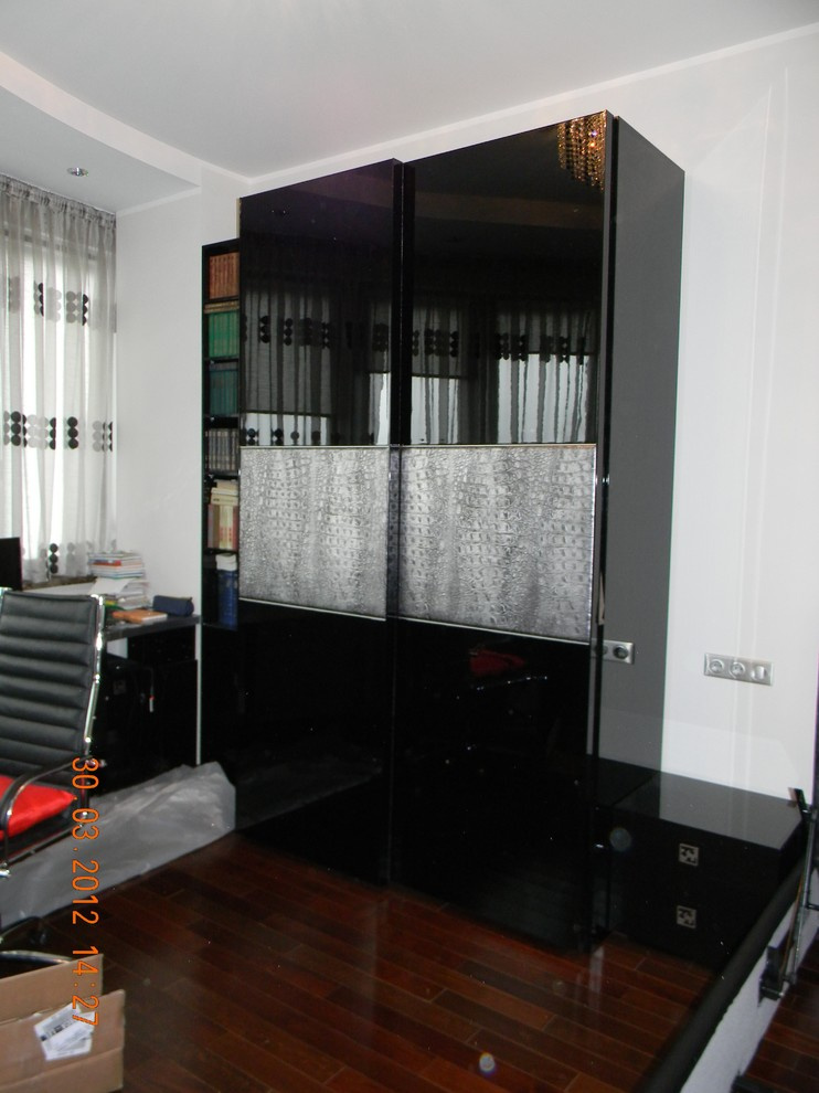 Классический интерьер и современная спальня для сына