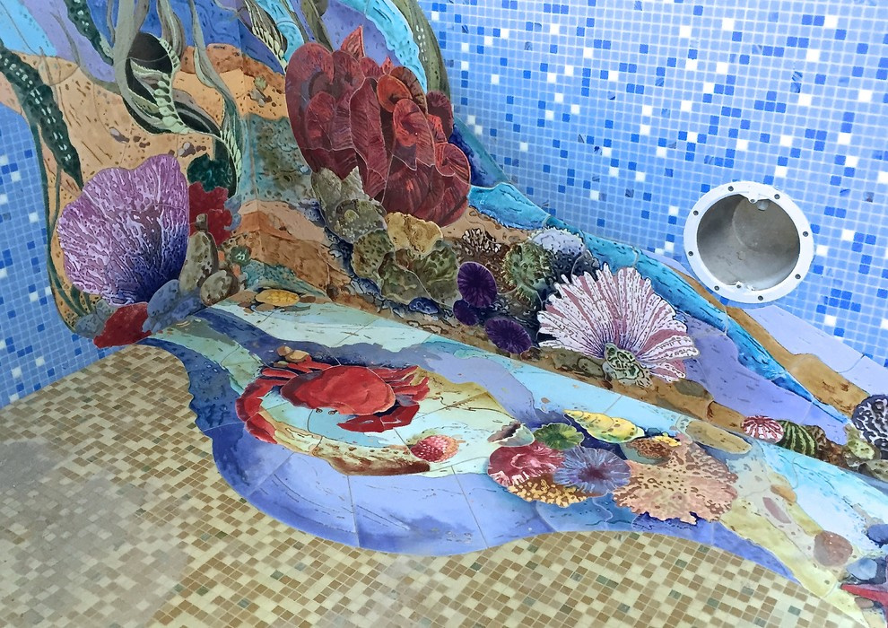 Бассейн в загородном доме