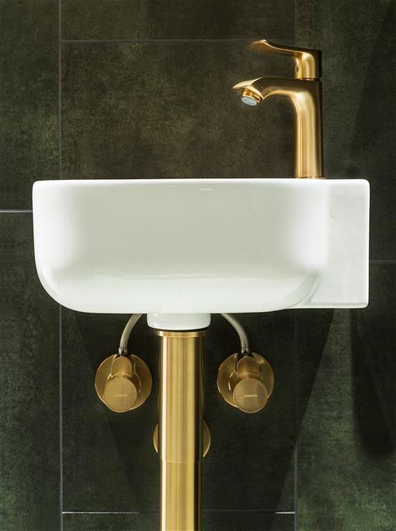 Золотые акценты в зоне спа: швейцарский курорт-отель Frutt Family Lodge