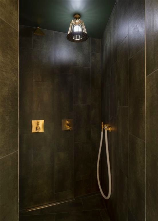 Золотые акценты в зоне спа: швейцарский курорт-отель Frutt Family Lodge