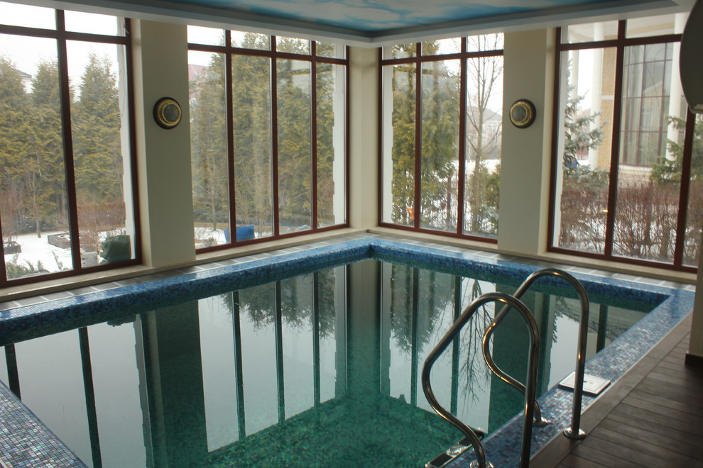 Встраиваемый в пол конвектор Carnot в бассейне