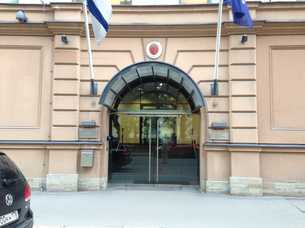 Стеклянные козырьки и навесы
