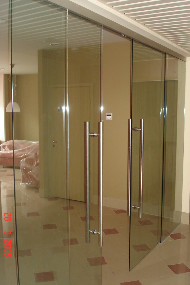 Цельностеклянные  двери