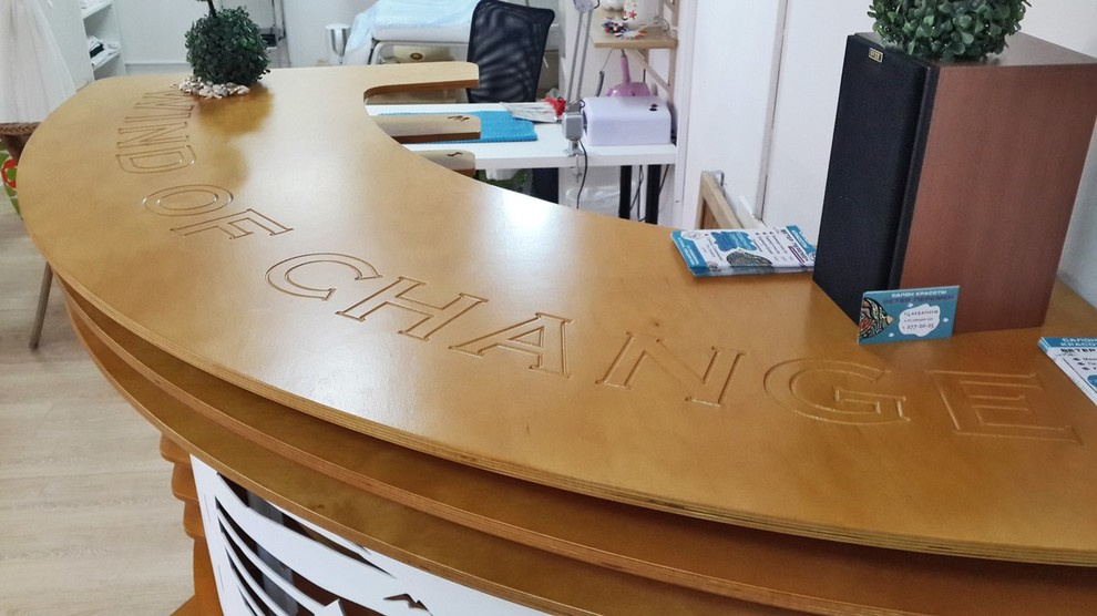 Стойка администратора салона красоты