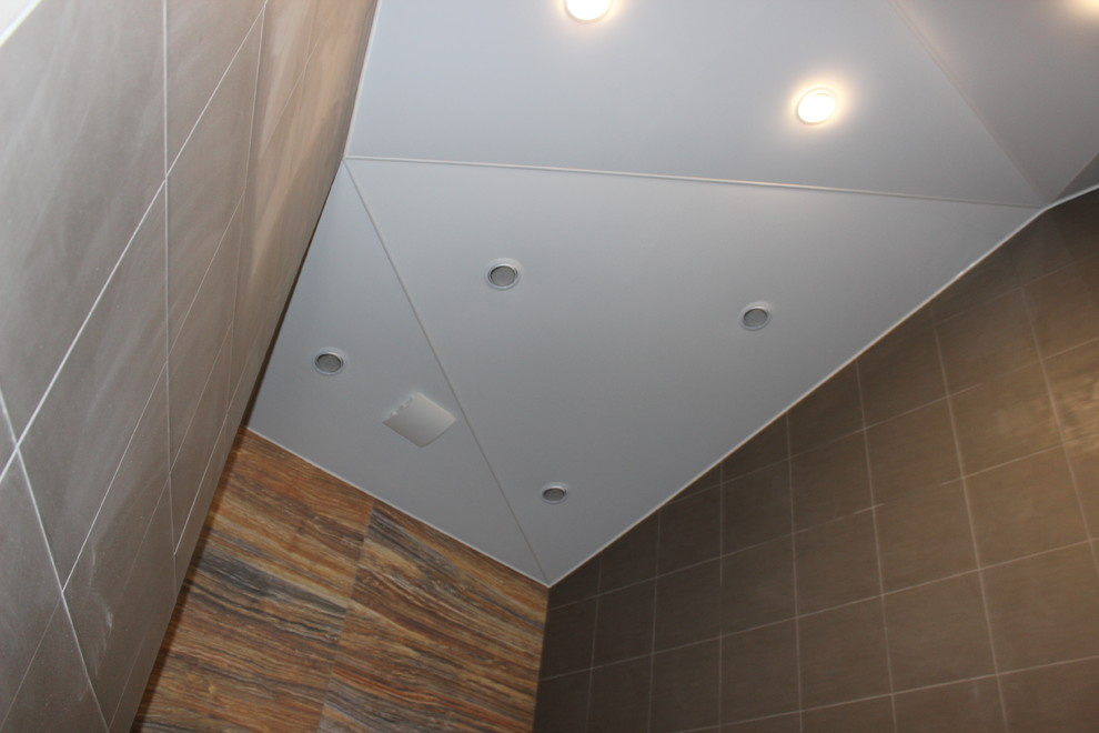 Потолок в ванной