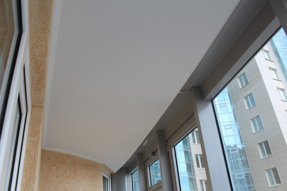 Потолок на балконе