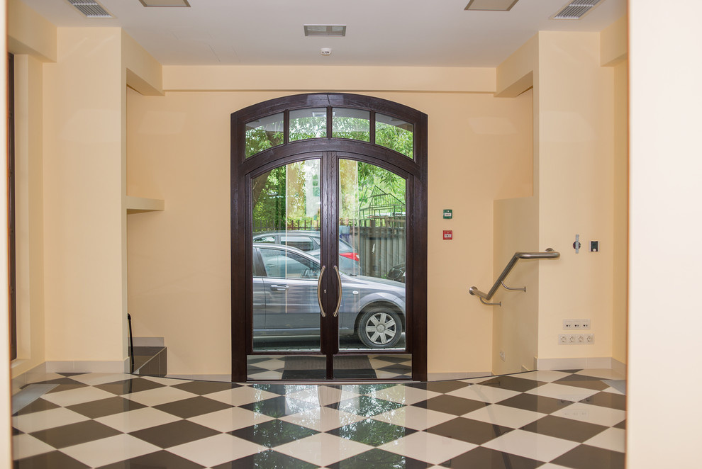 пер. Васнецова д.9 стр.2 (деревянные и дерево-алюминиевые окна и двери)