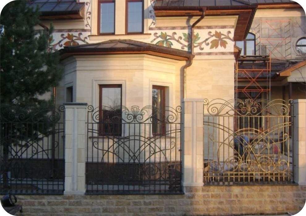 забор в стиле модерн из 20 кованного квадрата в п .Усово