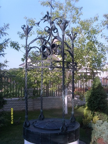 кованые перила, решетки, цветочницы, козырек в п. Медвежьи озера