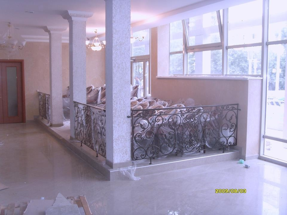 ограждения в Lecco Hotel в Мытищах