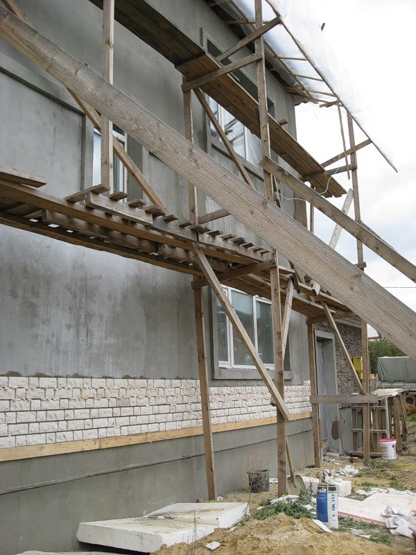Утепление газобетона пенопластом Ceresit, облицовкой искусственным камнем