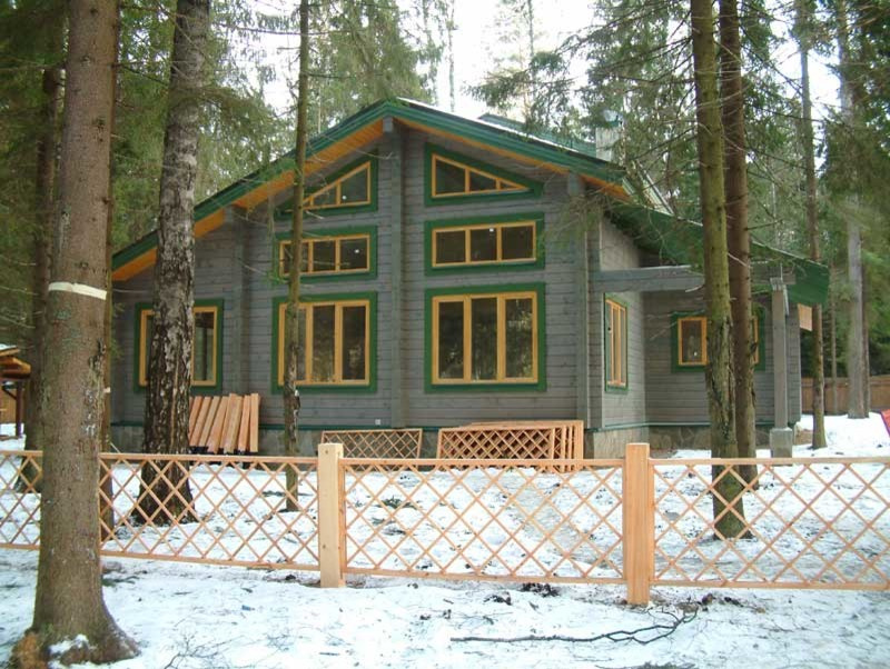 Деревянный дом на Истре