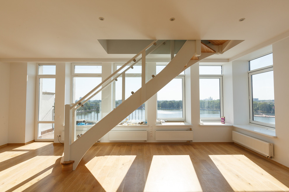 Лестница со стеклянным ограждением