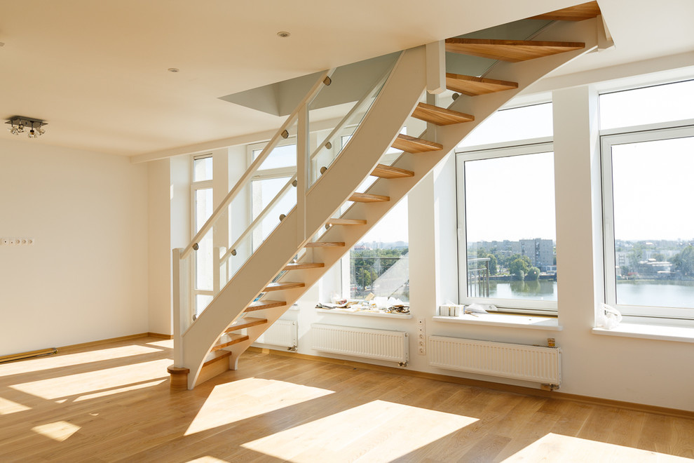 Лестница со стеклянным ограждением