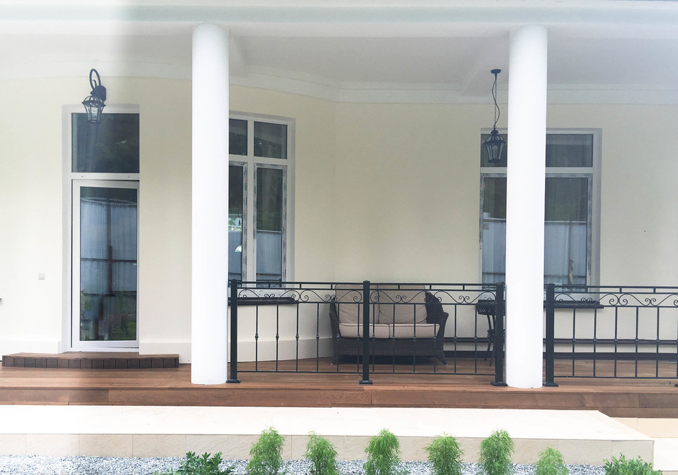 Веранда загородного дома