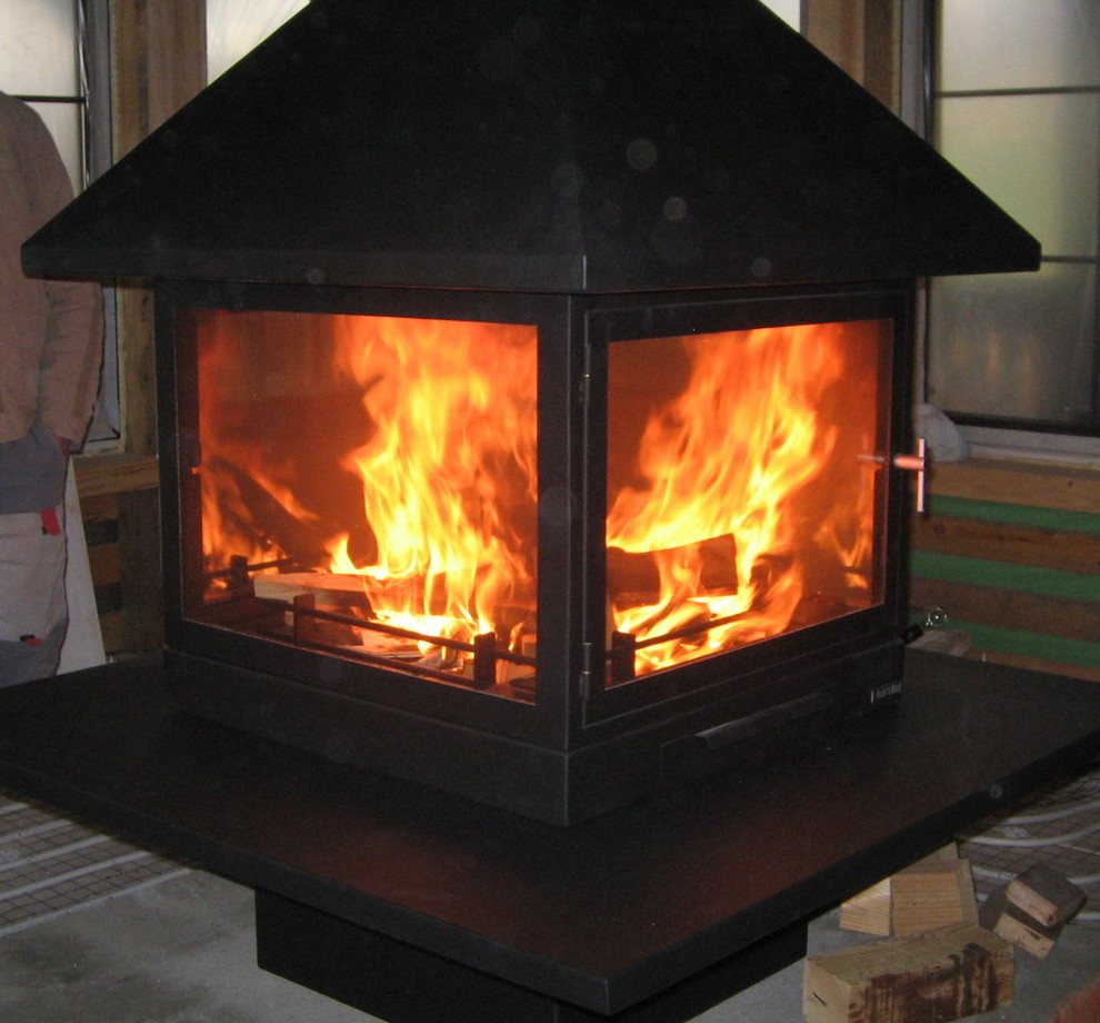 Центрстоящий камин