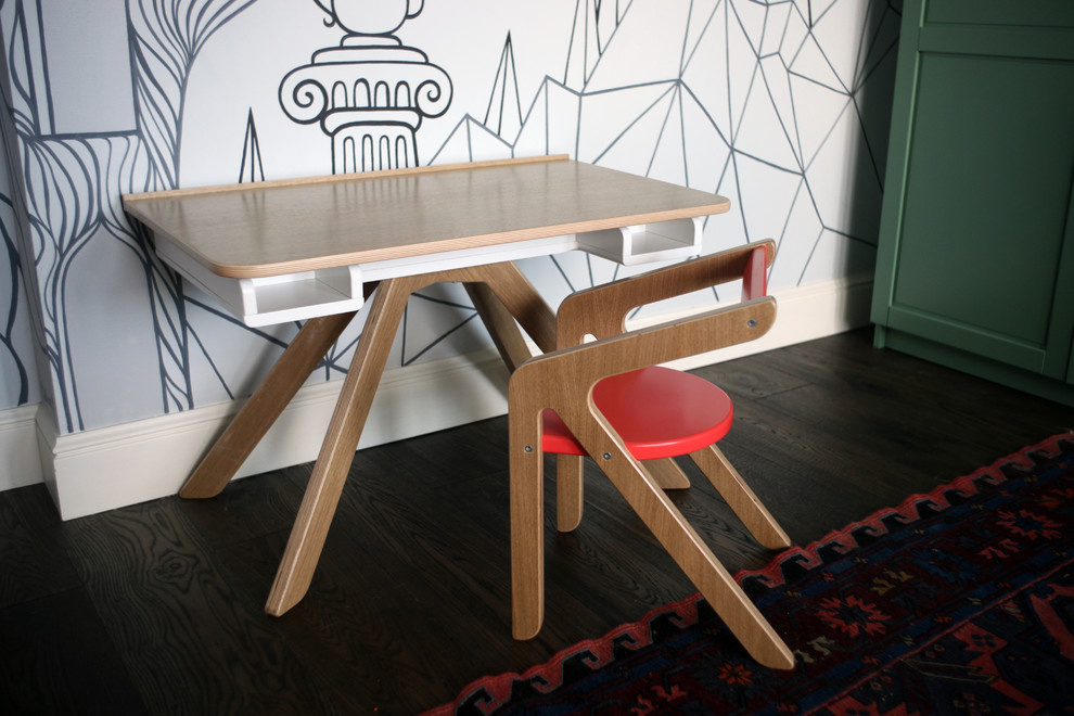 Детский стол-мольберт