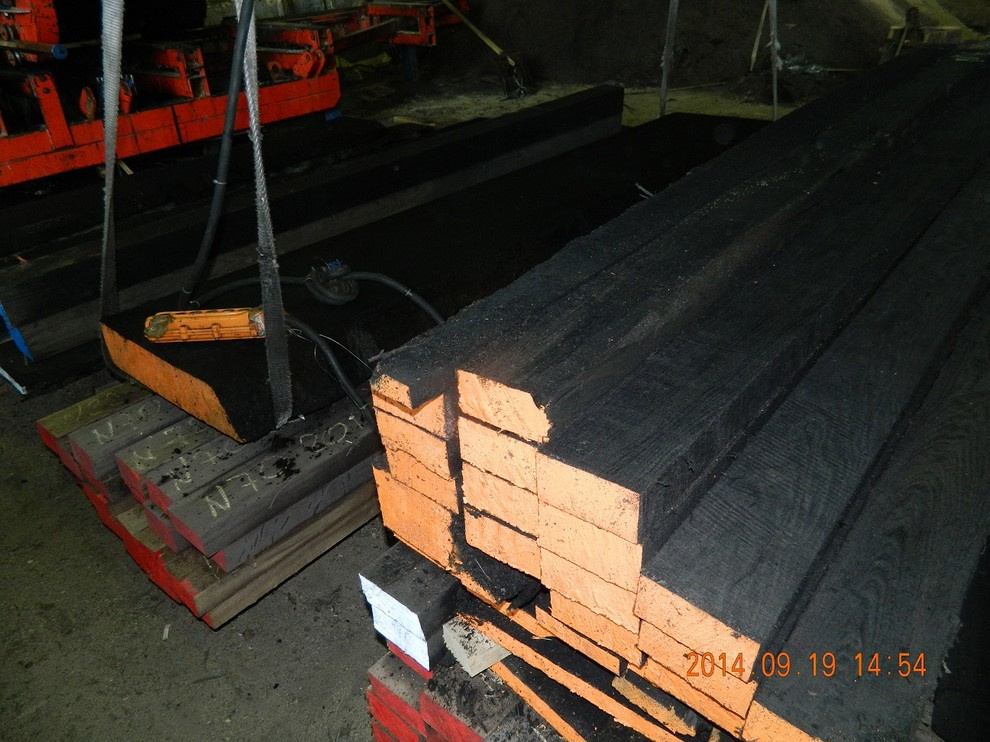 Морёный дуб  Bog Oak в стволах для  уникальных проектов различного направления.