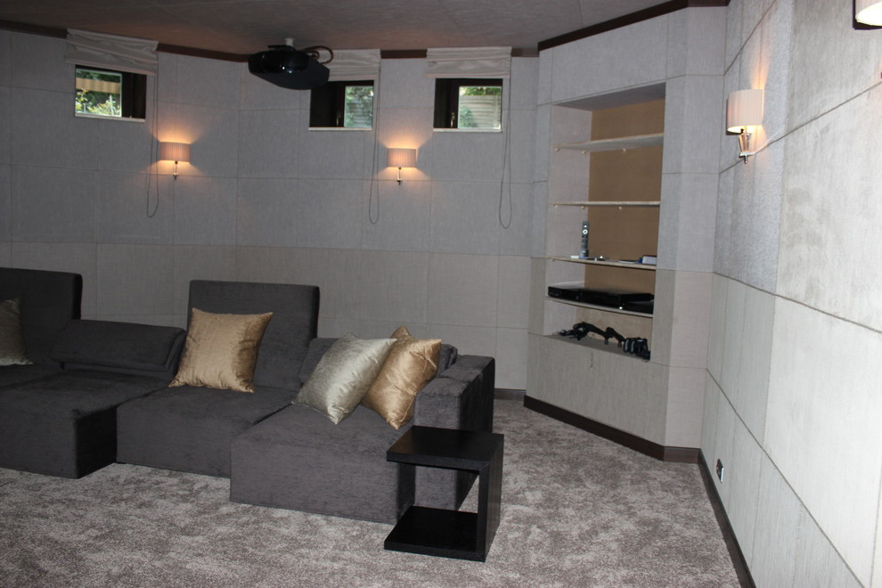 Домашний кинотеатр. Идеальное сочетание чистого звука и натуральных материалов.