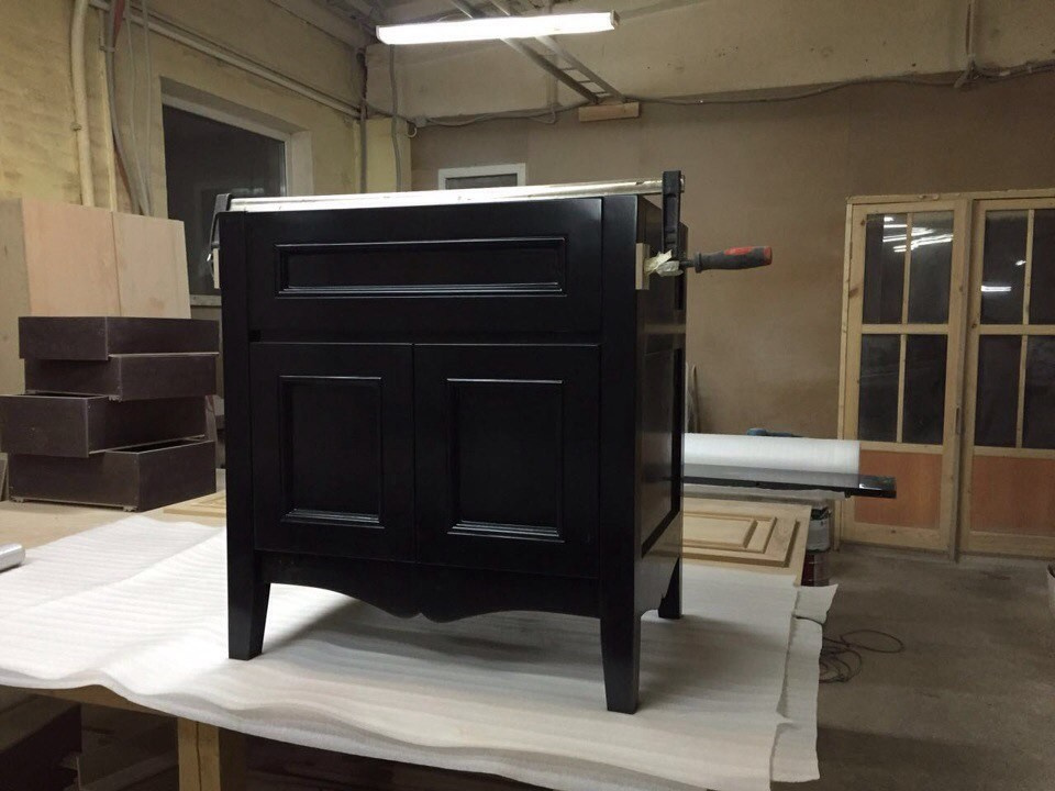 Шкафы и тумбы