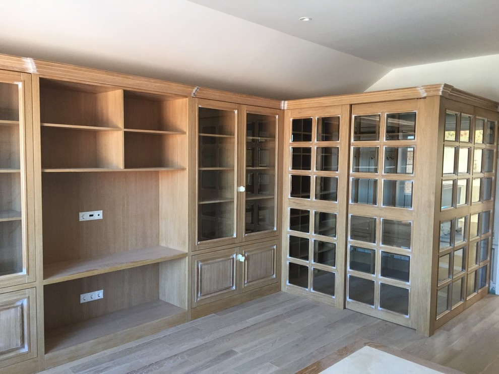 Шкафы и тумбы