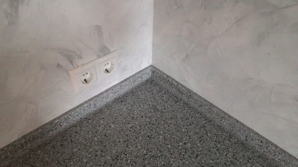 Кухонная столешница из акрилового камня с барной ногой и мойкой в цвет