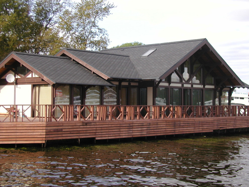 Фахверковый дом на воде (дебаркадере)