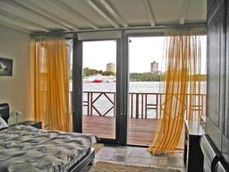 Фахверковый дом на воде (дебаркадере)