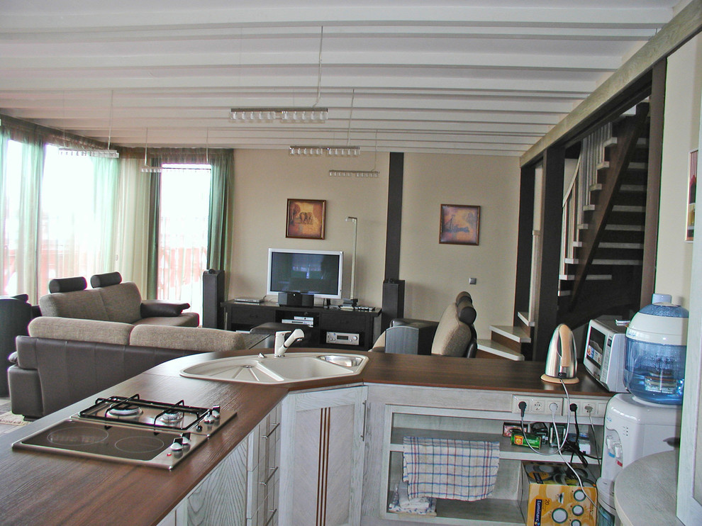 Фахверковый дом на воде (дебаркадере)