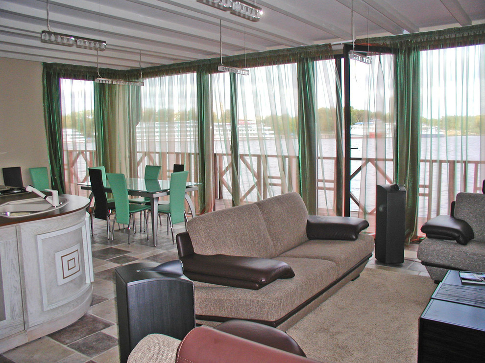 Фахверковый дом на воде (дебаркадере)