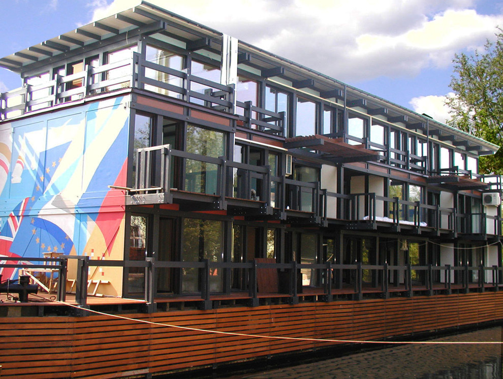 Фахверковая гостиница на воде (дебаркадере