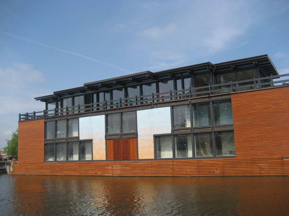 Фахверковая гостиница на воде (дебаркадере