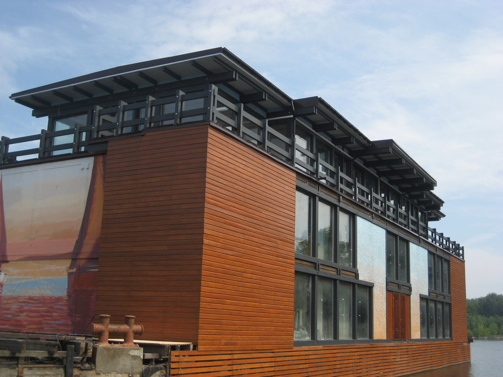 Фахверковая гостиница на воде (дебаркадере