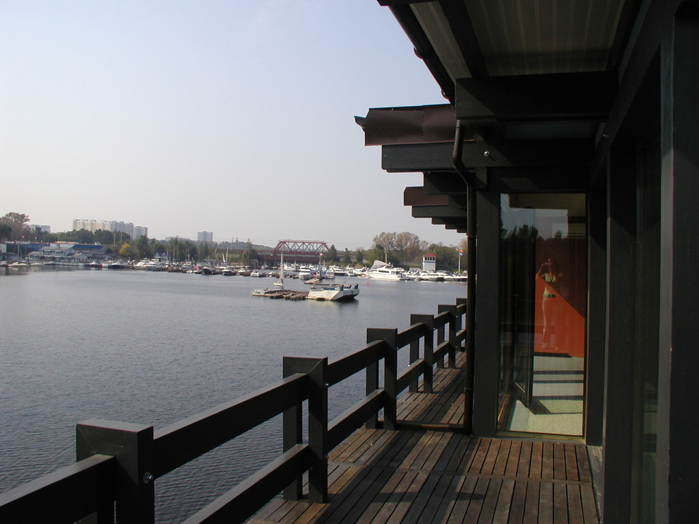 Фахверковая гостиница на воде (дебаркадере