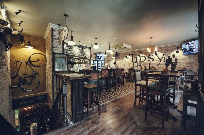 The Tipsy Pub. Москва. Производство и монтаж мебели выполнены компанией Loftmark