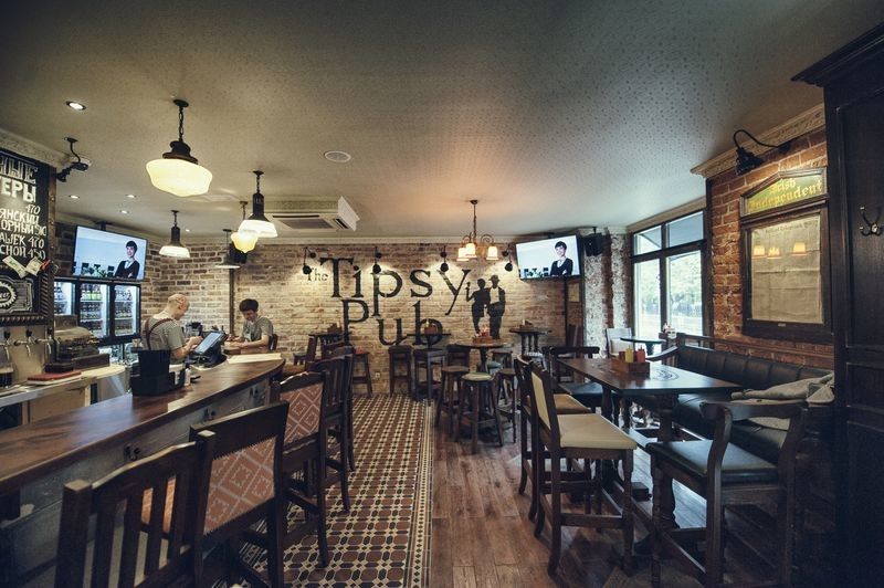 The Tipsy Pub. Москва. Производство и монтаж мебели выполнены компанией Loftmark