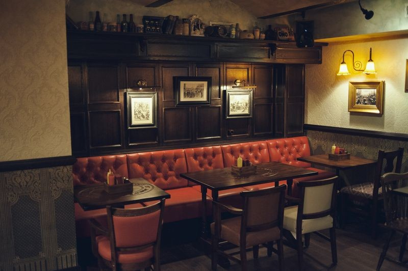 The Tipsy Pub. Москва. Производство и монтаж мебели выполнены компанией Loftmark
