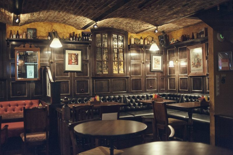 The Tipsy Pub. Москва. Производство и монтаж мебели выполнены компанией Loftmark