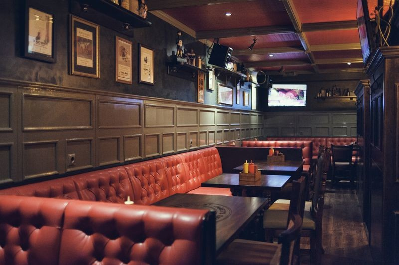 The Tipsy Pub. Москва. Производство и монтаж мебели выполнены компанией Loftmark