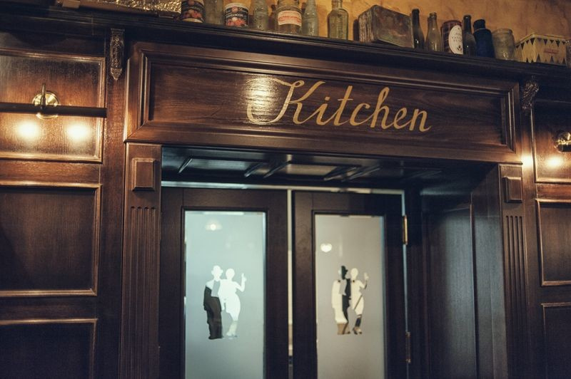 The Tipsy Pub. Москва. Производство и монтаж мебели выполнены компанией Loftmark