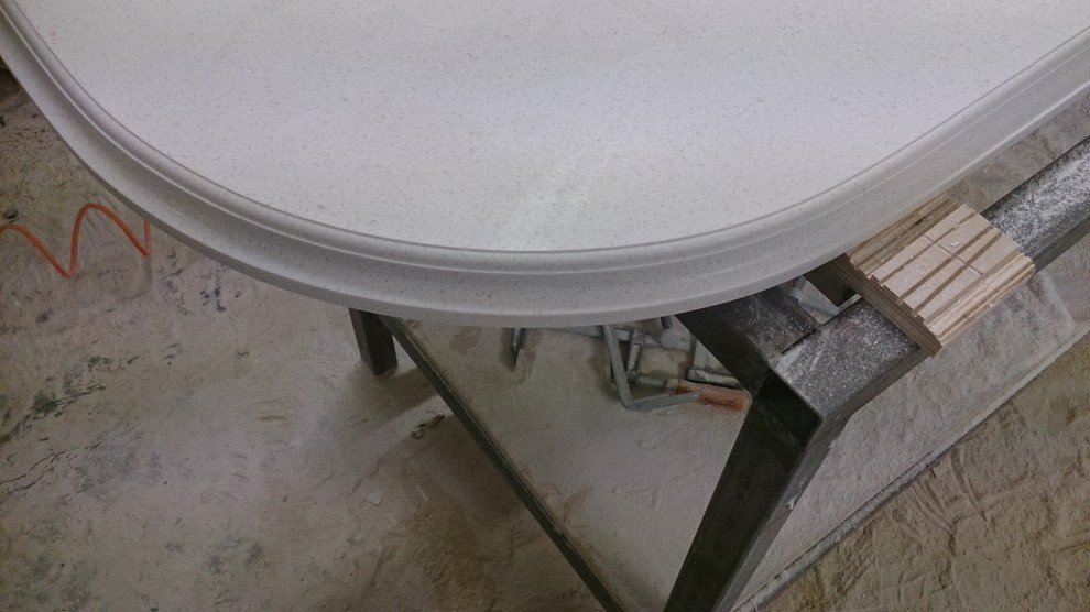 Столешница из бюджетного акрилового камня