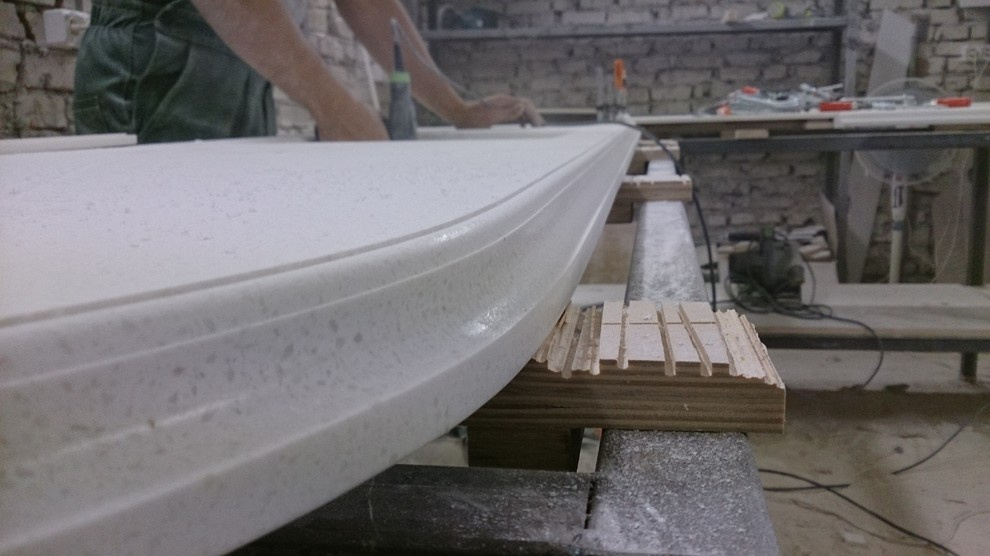 Столешница из бюджетного акрилового камня