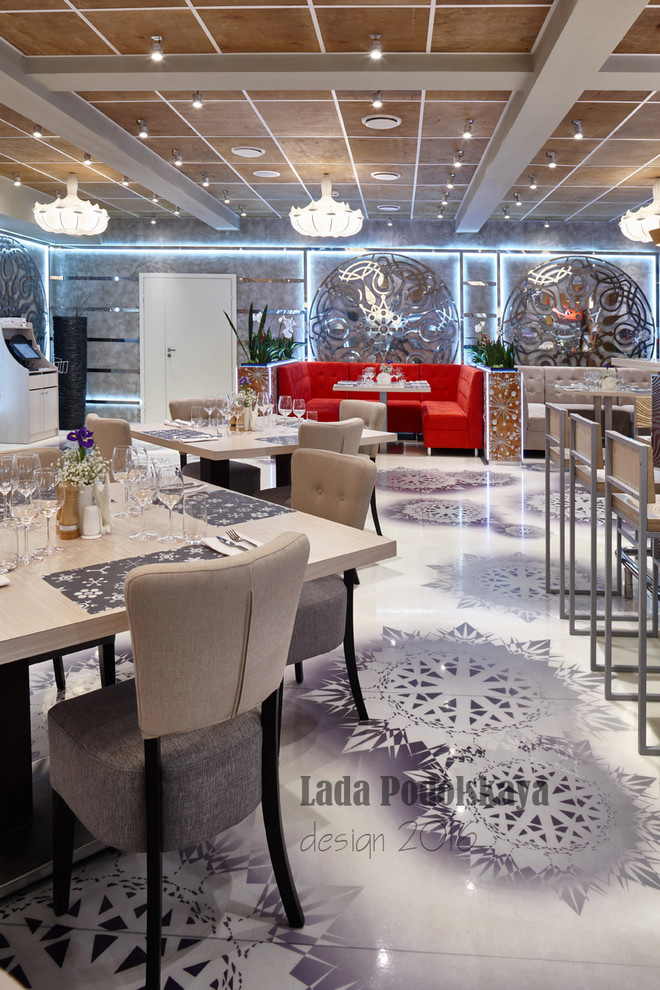 "Снег кружится, летает и тает..."