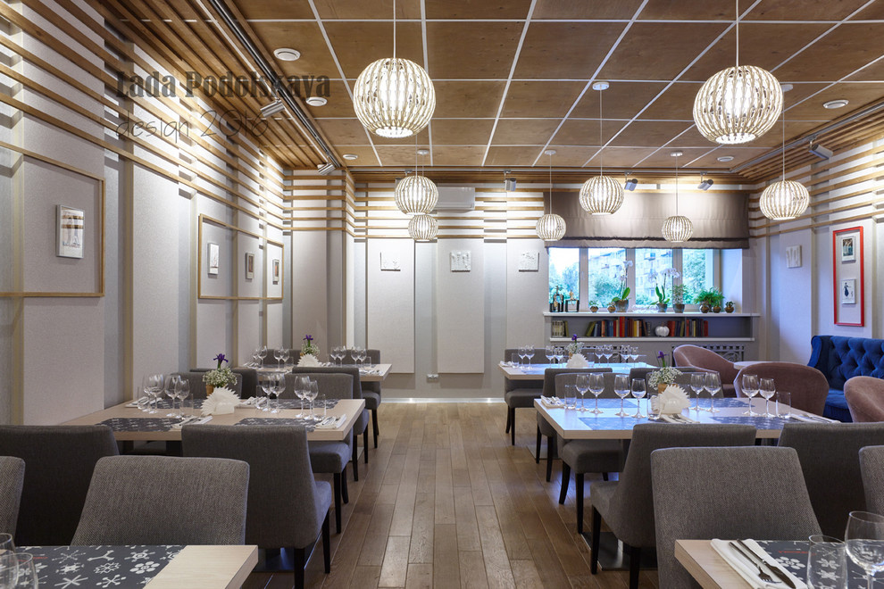 "Снег кружится, летает и тает..."