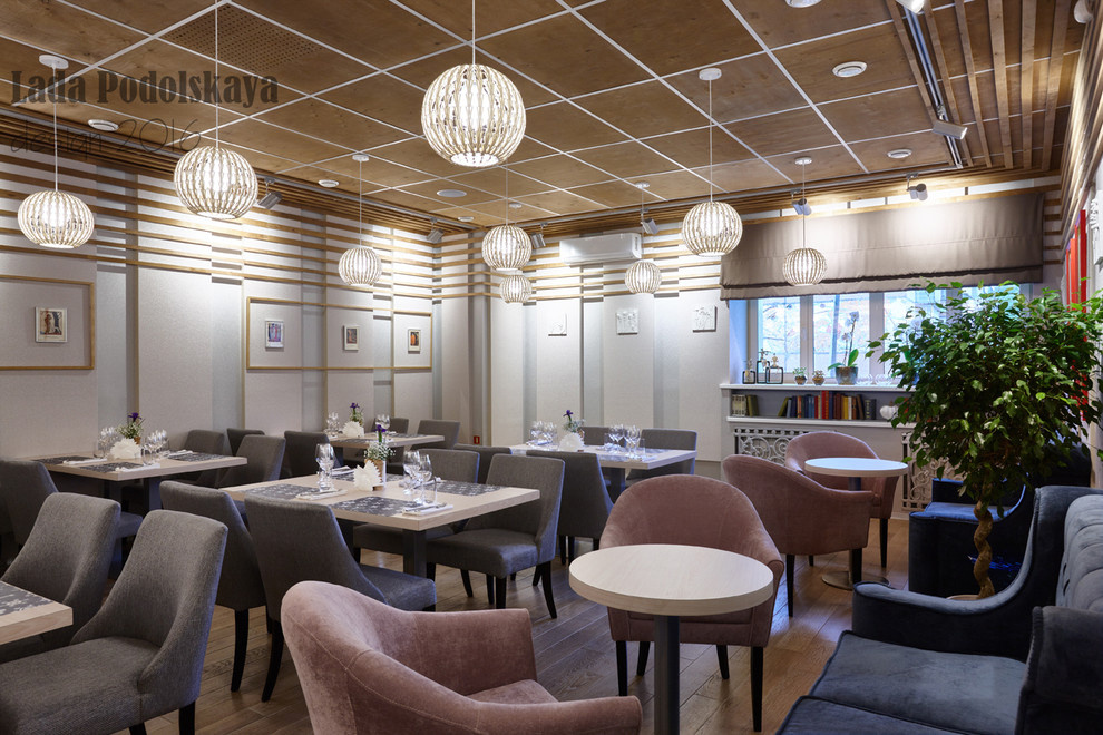 "Снег кружится, летает и тает..."