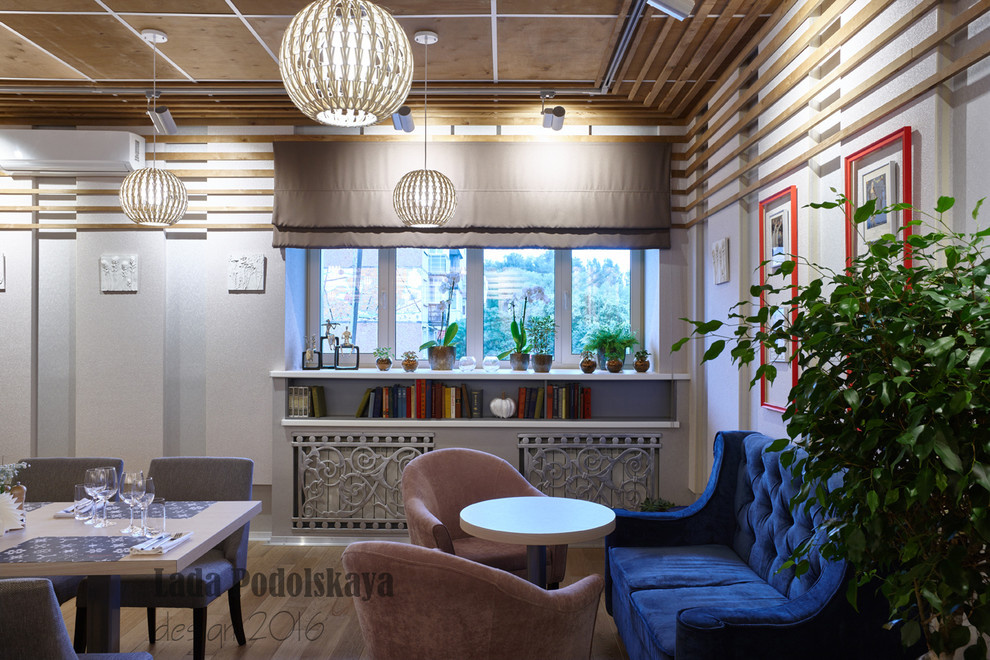 "Снег кружится, летает и тает..."