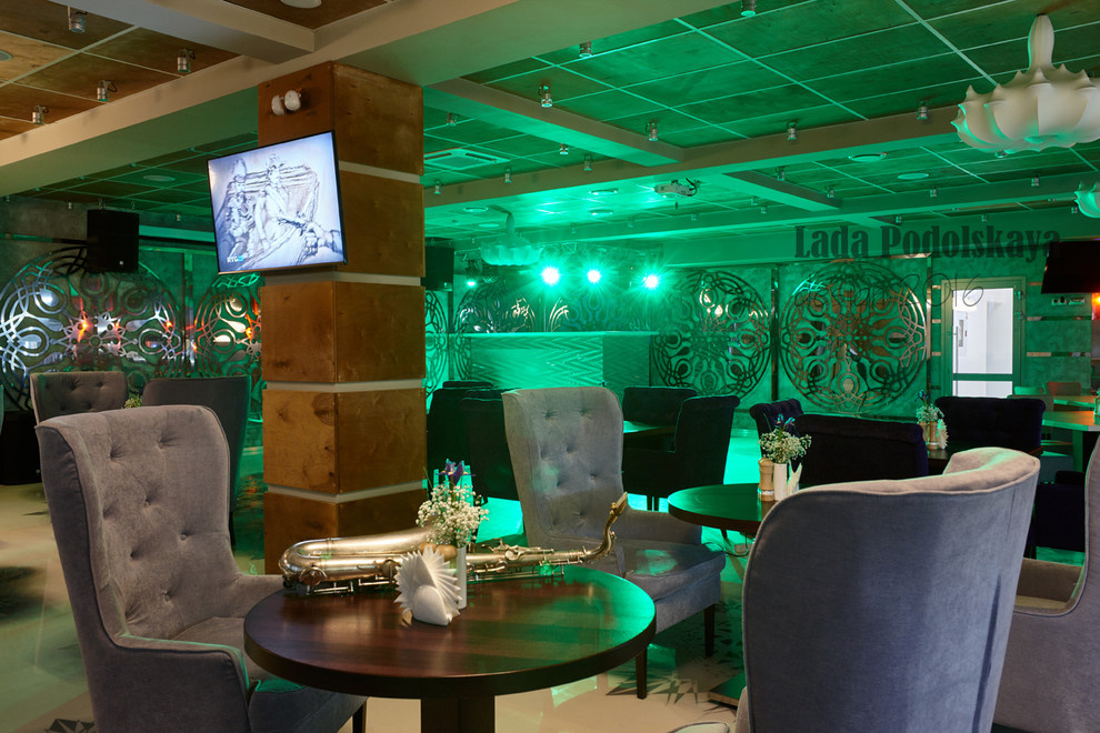 "Снег кружится, летает и тает..."