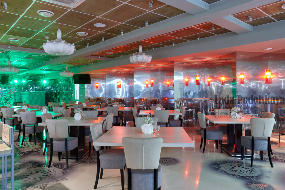 "Снег кружится, летает и тает..."